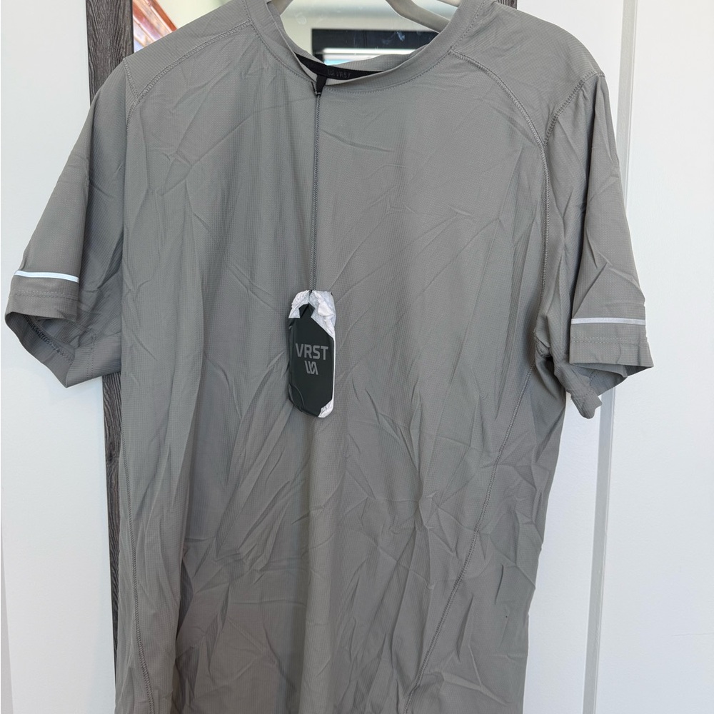 VRST Men's Gray Short Sleeve Tee